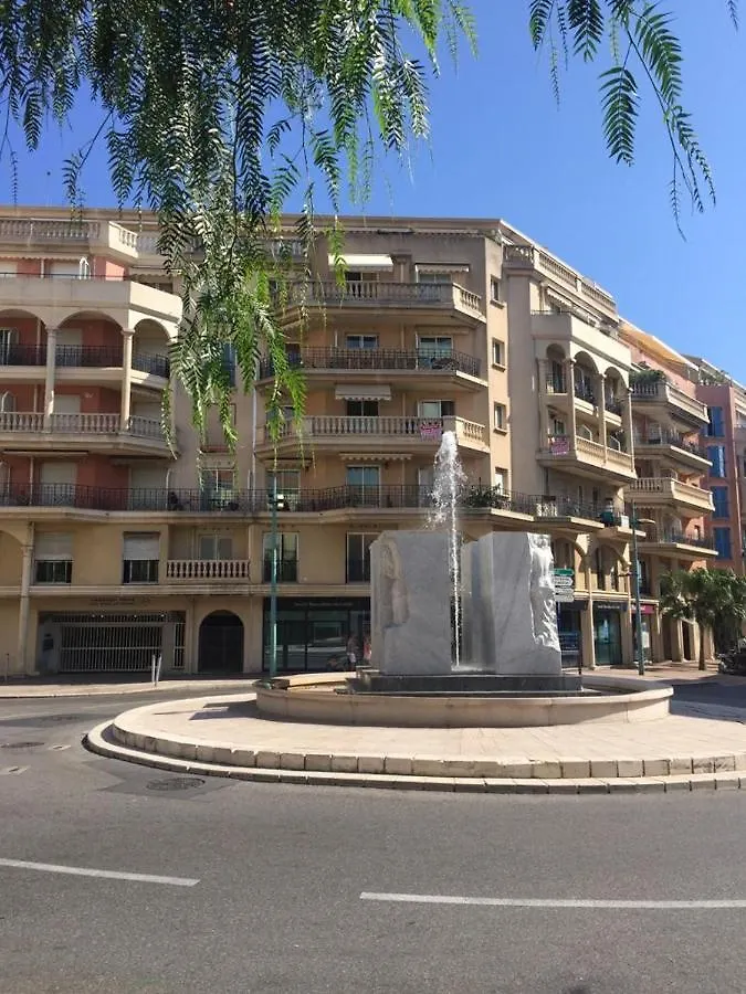 Appartamento In Centro A Mentone Vicino Alla Spiaggia Parcheggio Privato Incluso!