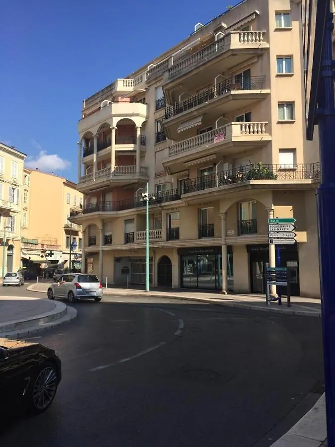 Appartamento In Centro A Mentone Vicino Alla Spiaggia Parcheggio Privato Incluso! Appartement